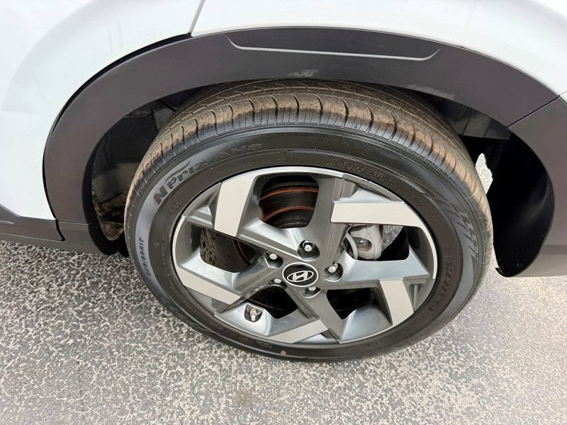 Used 2023 Hyundai Venue SEL FWD image 35