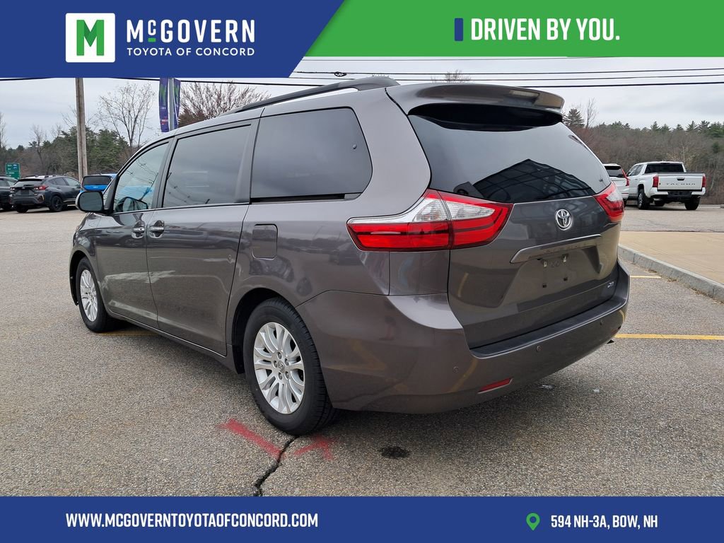 Used 2015 Toyota Sienna XLE w/ XLE Navigation Package FWD image 5