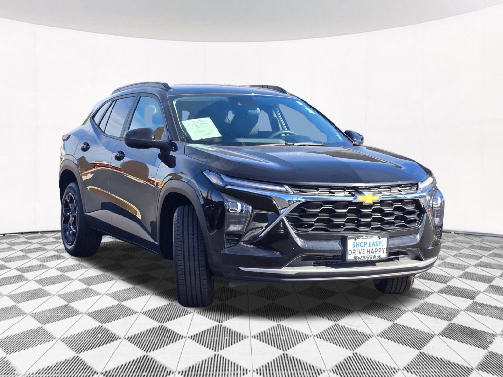 Used 2025 Chevrolet Trax LT FWD image 6
