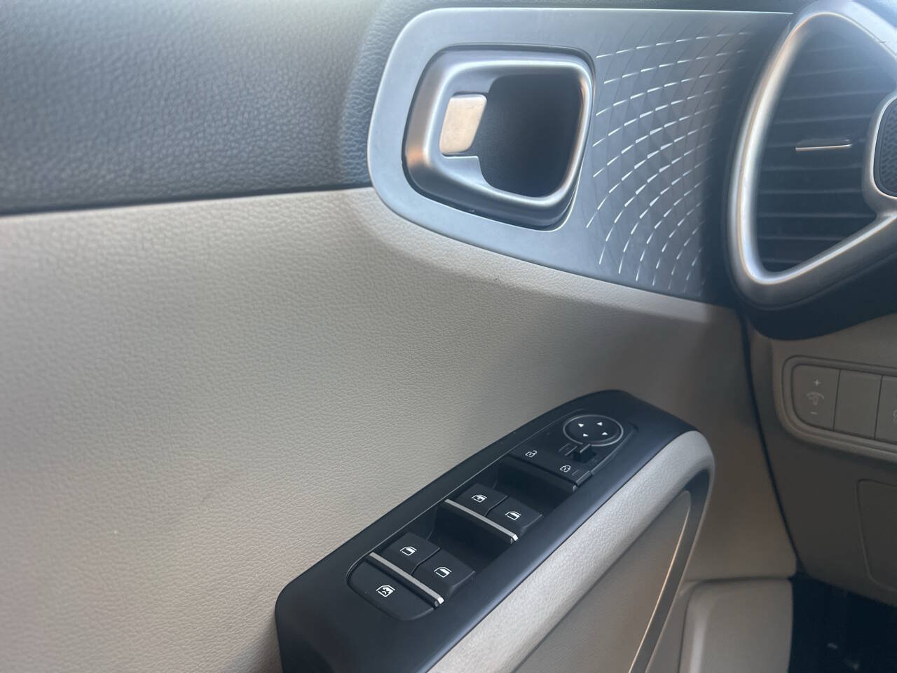 Used 2020 Kia Soul LX FWD image 12