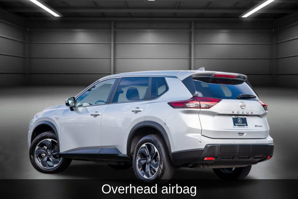 Used 2024 Nissan Rogue SV image 8