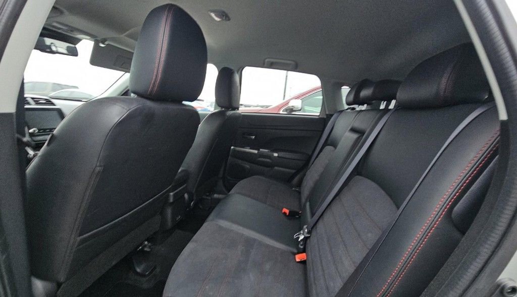 Used 2024 Mitsubishi Outlander Sport SE image 4