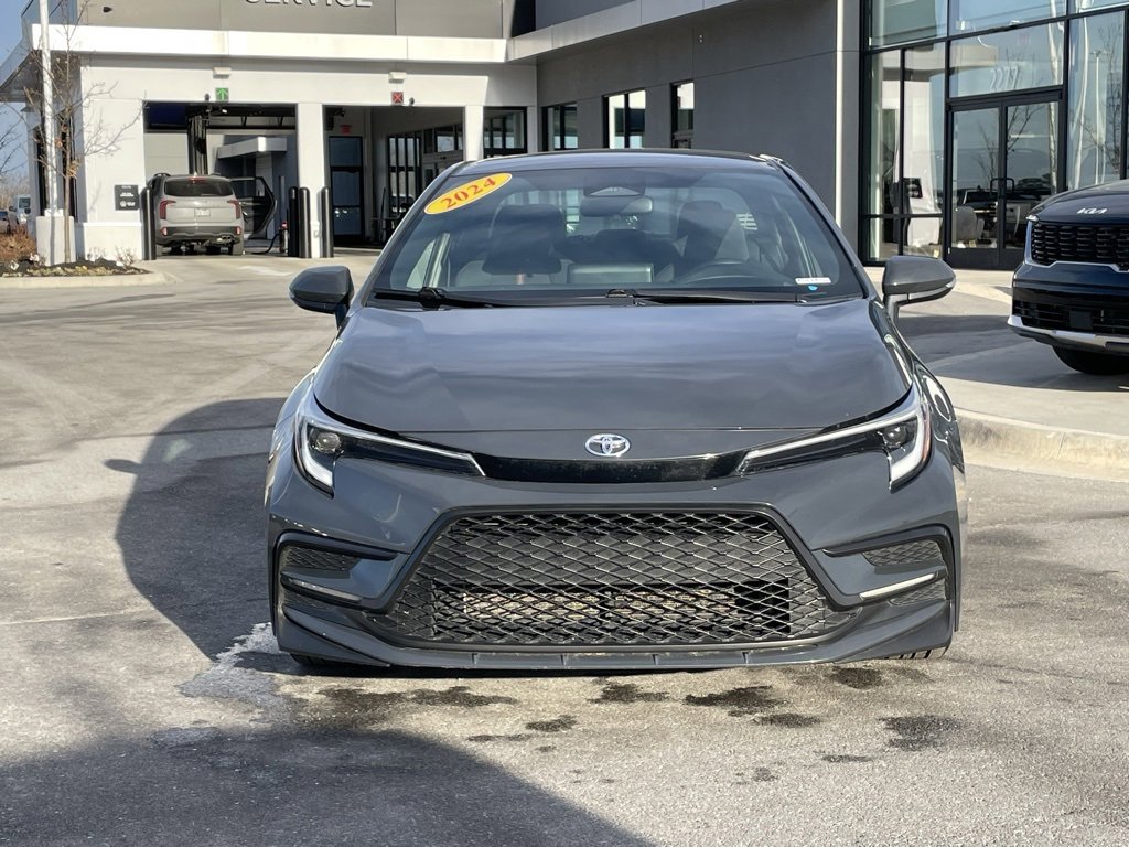 Used 2024 Toyota Corolla SE image 2