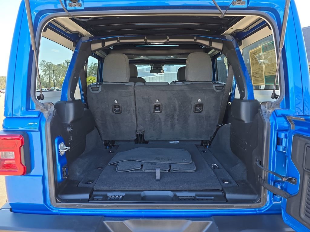 Used 2024 Jeep Wrangler Sahara image 16