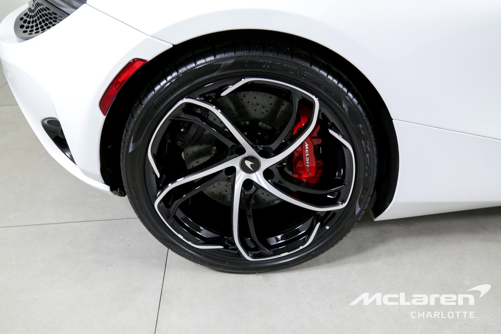 Used 2024 McLaren 750S image 25