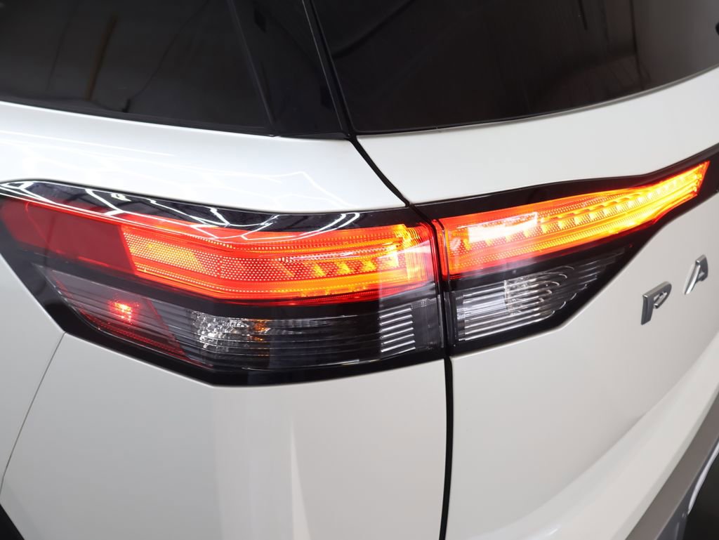 Used 2023 Nissan Pathfinder Platinum AWD/4WD image 30