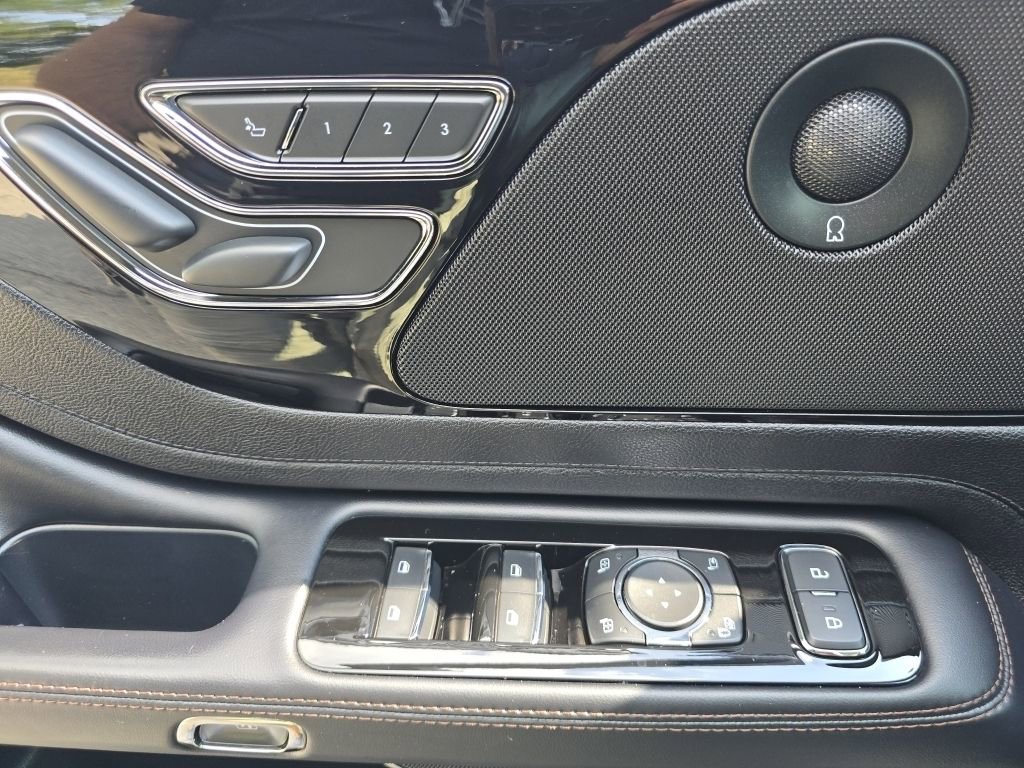 Used 2022 Lincoln Aviator Reserve w/ Elements Package Plus image 27