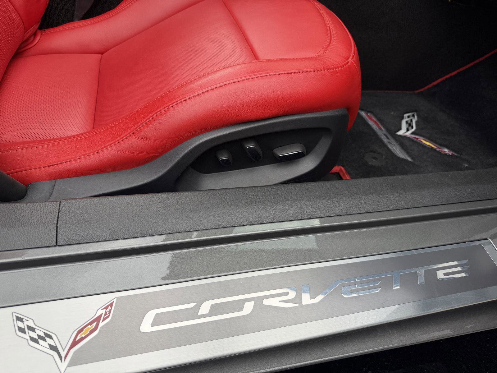 Used 2015 Chevrolet Corvette Z06 w/ 3LZ Preferred Equipment Group image 31