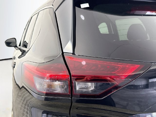 Used 2023 Nissan Rogue S FWD image 35
