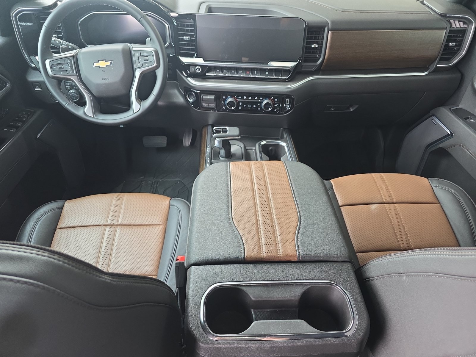 Used 2026 Chevrolet Silverado 1500 High Country w/ High Country Premium Package RWD image 3