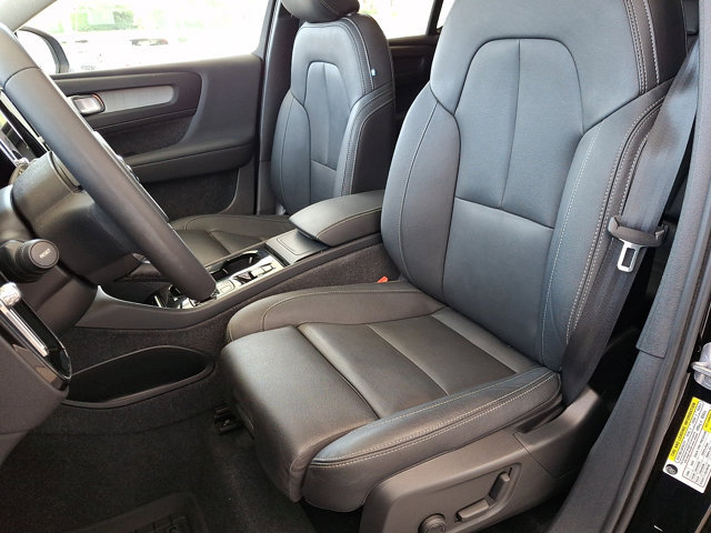 Used 2024 Volvo XC40 B5 Plus w/ Climate Package AWD/4WD image 14