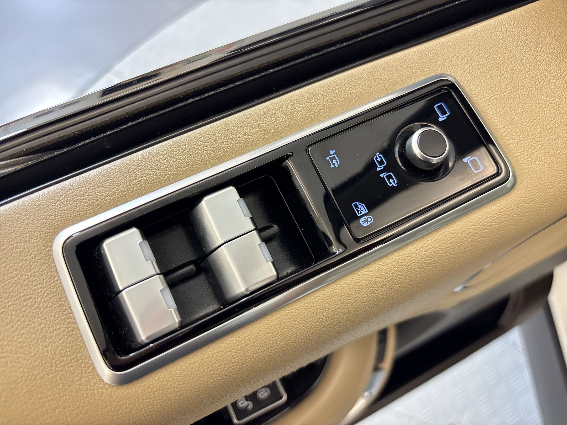 Used 2020 Land Rover Range Rover HSE AWD/4WD image 19