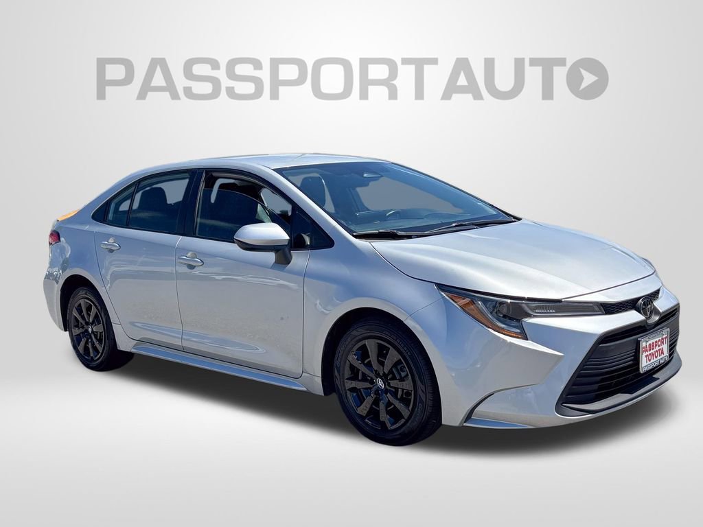Used 2025 Toyota Corolla LE FWD image 11