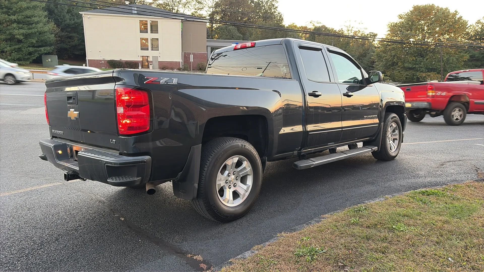 Used 2019 Chevrolet Silverado 1500 LT w/ All Star Edition image 10