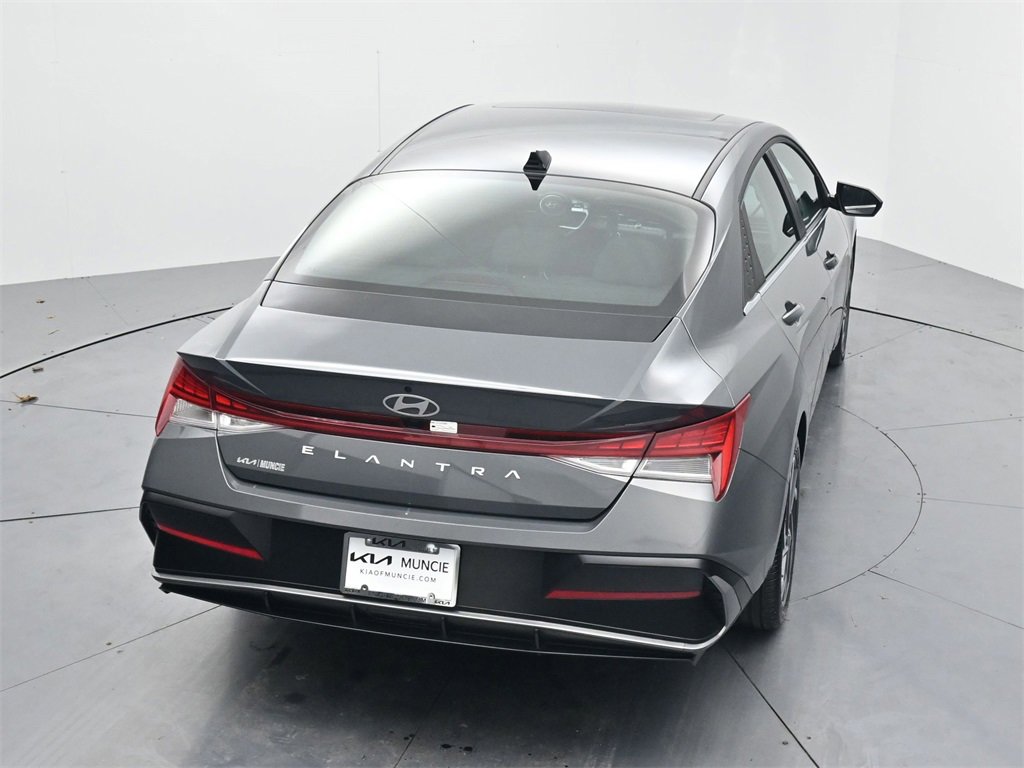 Used 2025 Hyundai Elantra SEL image 48