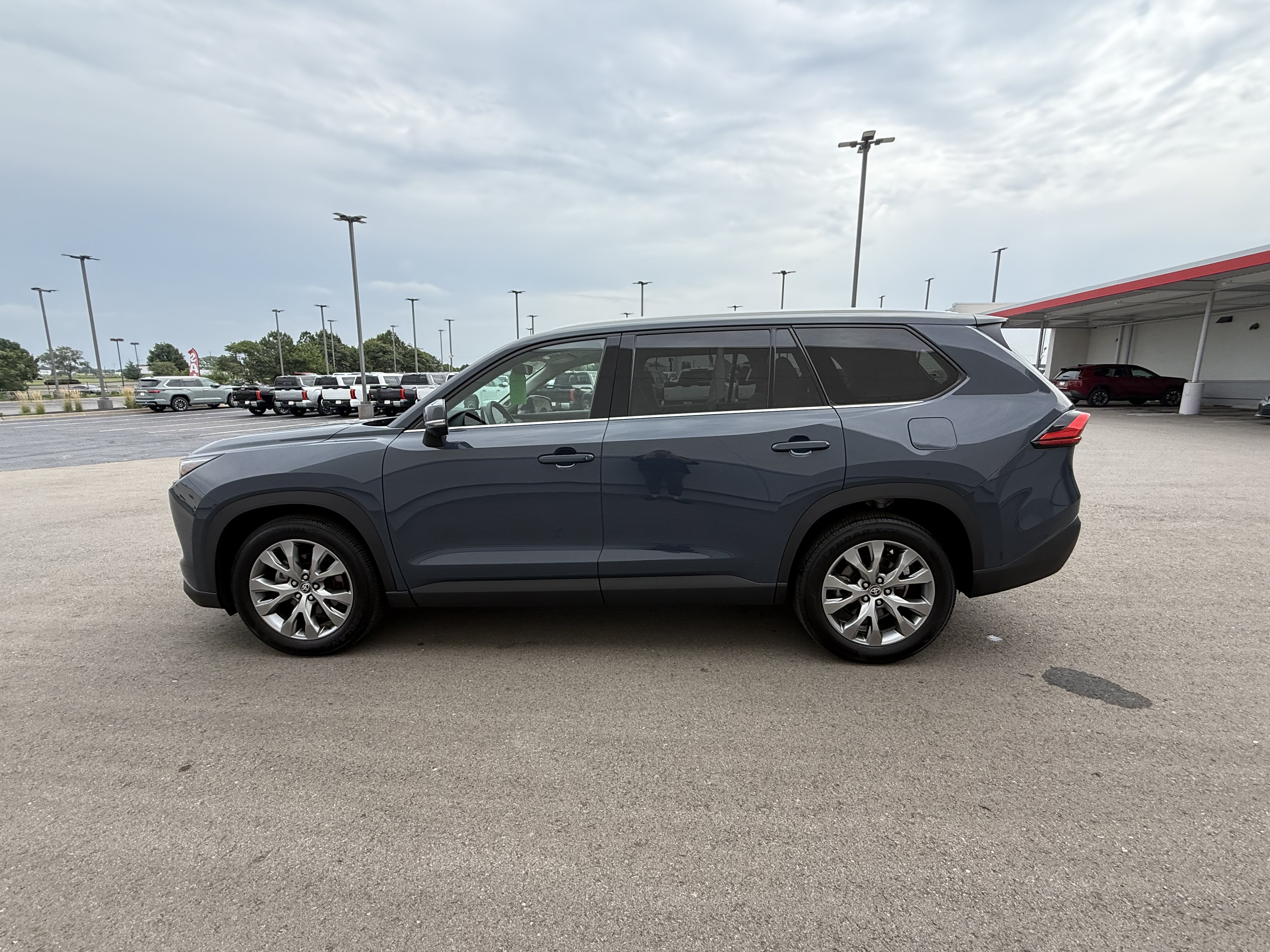 Certified 2024 Toyota Grand Highlander AWD image 19