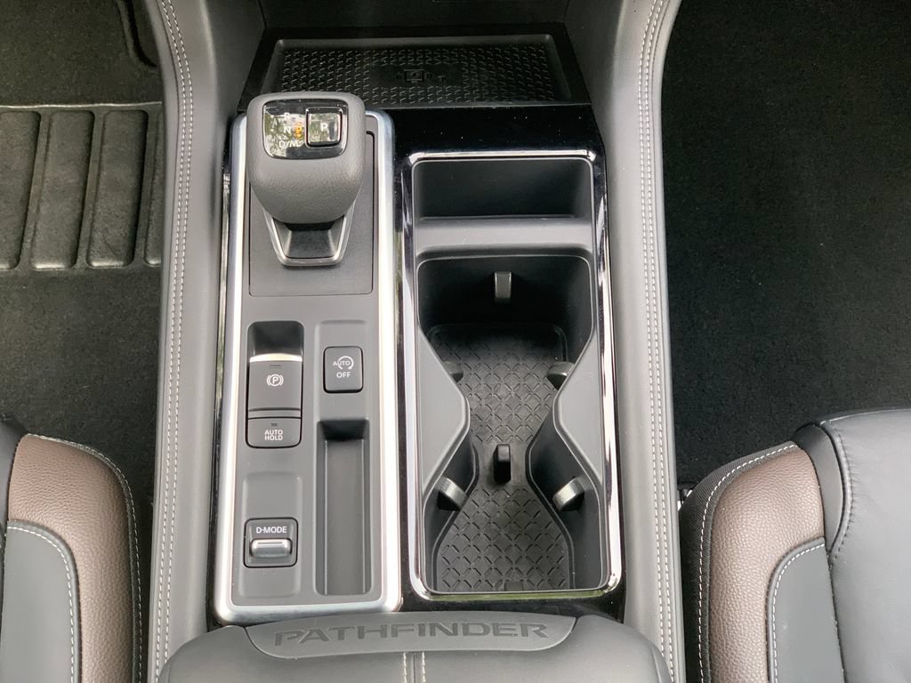 Used 2024 Nissan Pathfinder Platinum FWD image 18