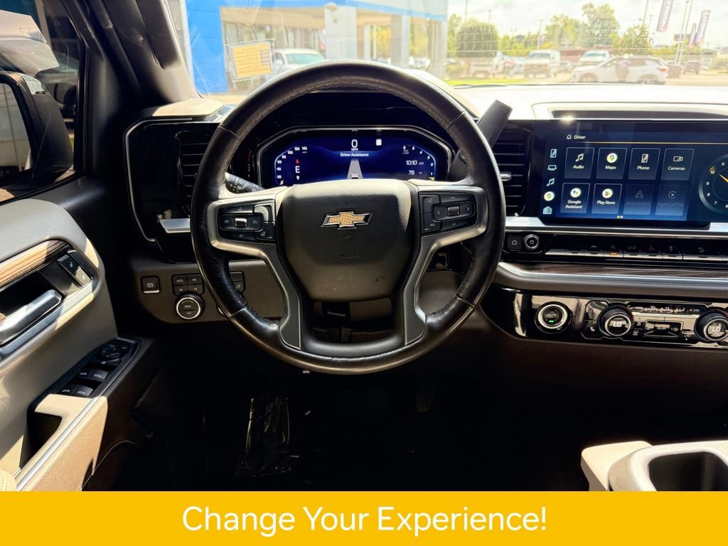 Used 2022 Chevrolet Silverado 1500 LT w/ Z71 Off-Road Package AWD/4WD image 13