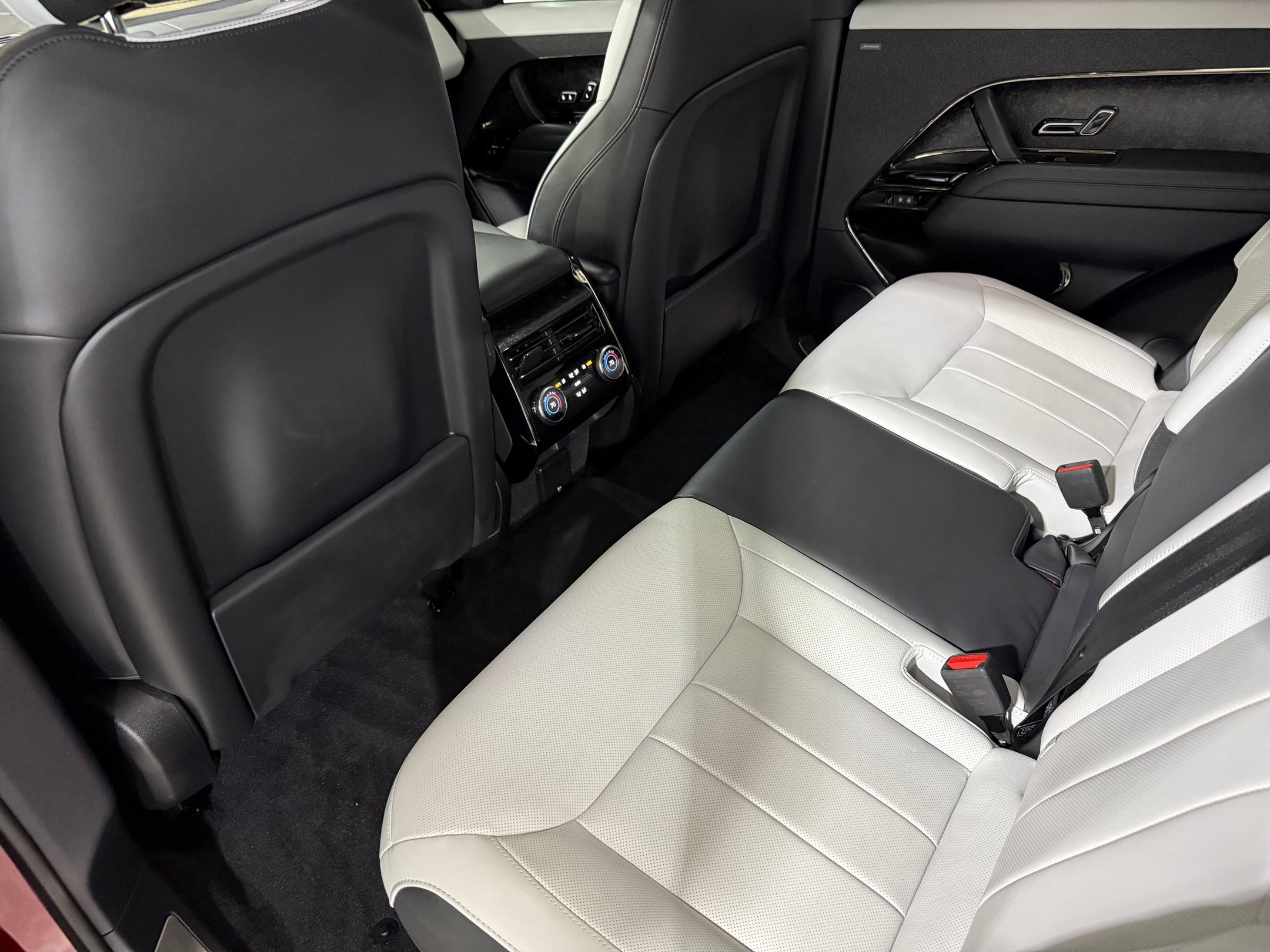 Used 2023 Land Rover Range Rover Sport SE Dynamic image 12