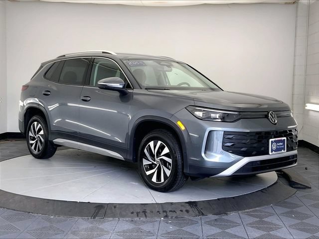 Certified 2025 Volkswagen Tiguan S AWD/4WD image 1