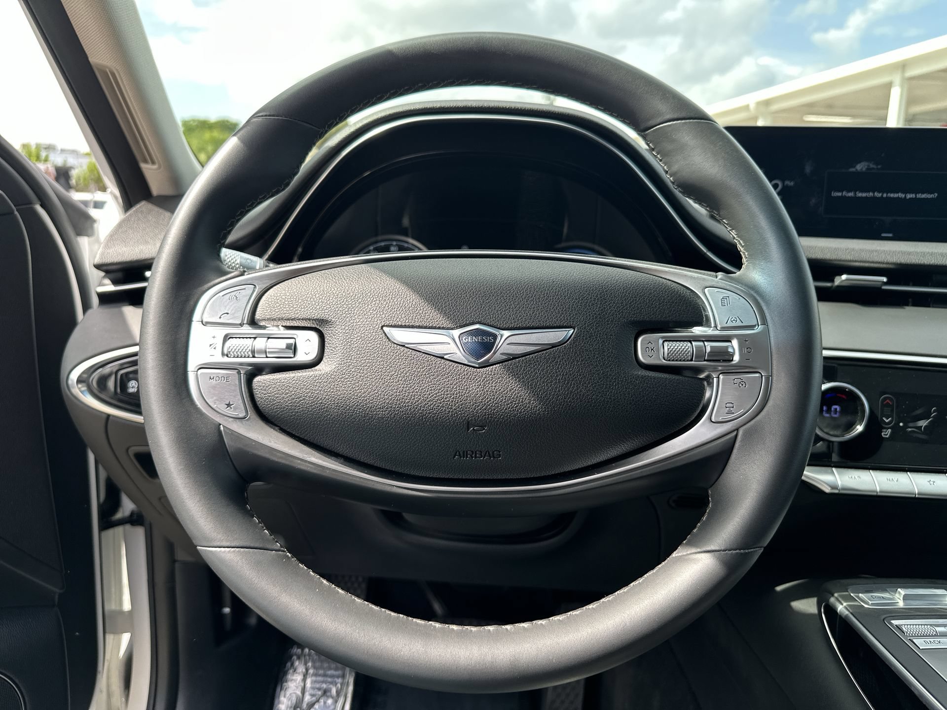 Used 2025 Genesis GV70 2.5T AWD/4WD image 13