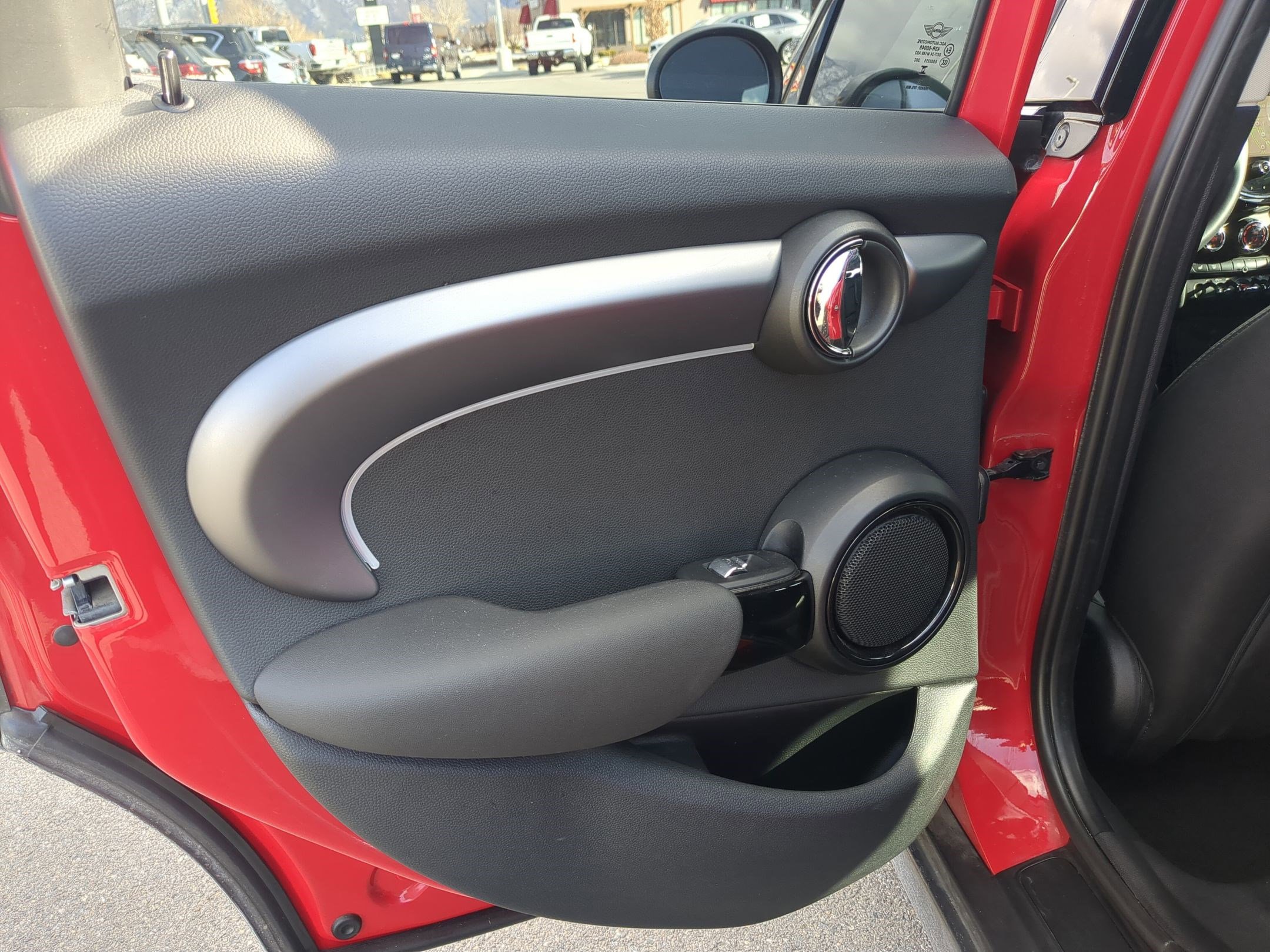 Used 2024 MINI Cooper 4-Door Hardtop image 28