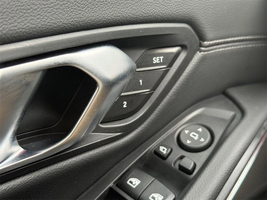 Used 2023 BMW 330i xDrive Sedan w/ M Sport Package image 19