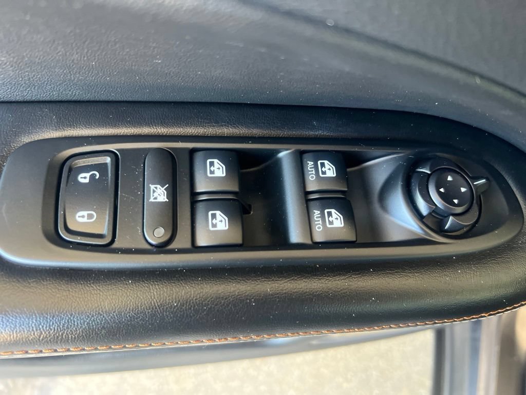 Used 2018 Jeep Compass Latitude w/ Cold Weather Group AWD/4WD image 52