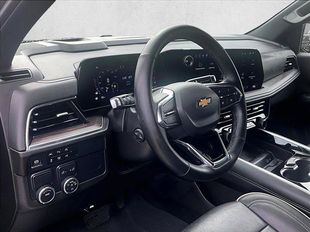 Used 2025 Chevrolet Suburban Premier RWD image 14