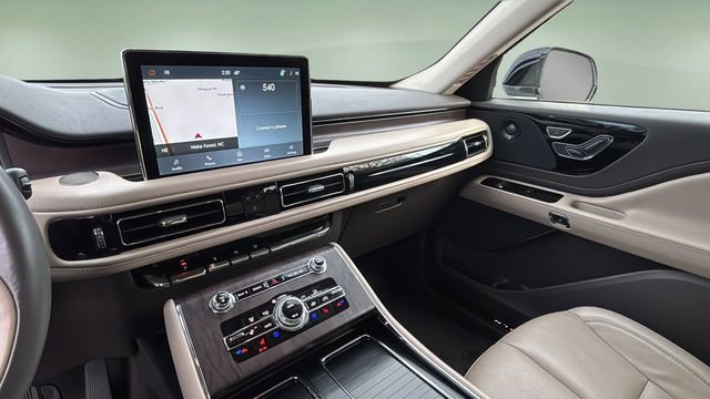 Used 2022 Lincoln Aviator Reserve w/ Equipment Group 201A image 25
