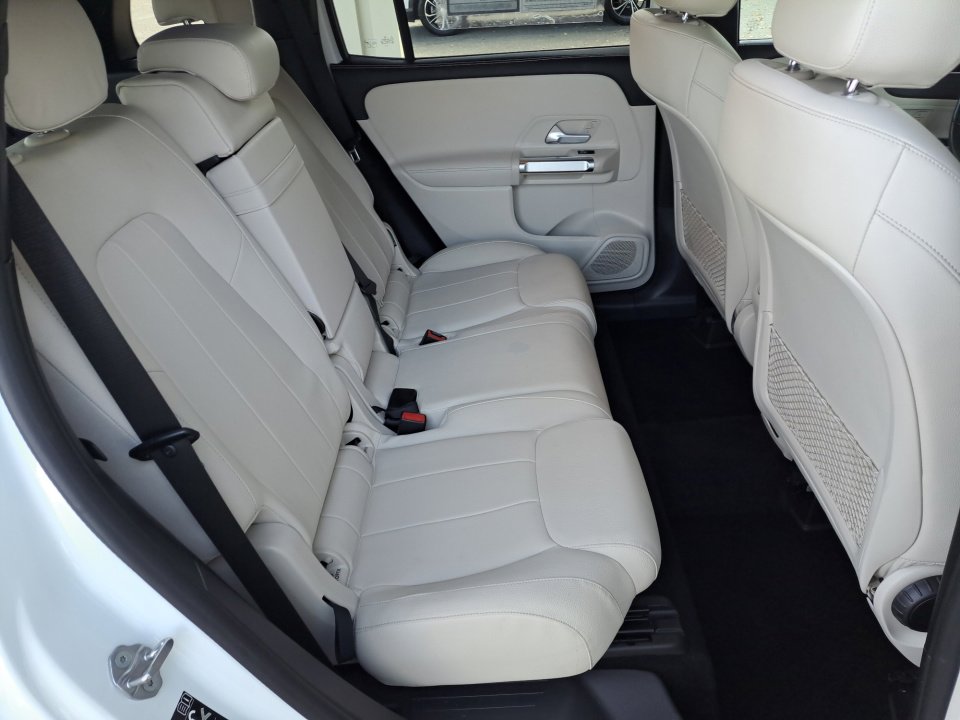 Used 2022 Mercedes-Benz GLB 250 4MATIC image 16