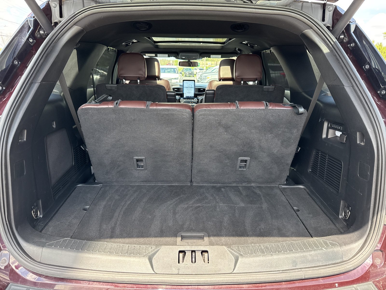 Used 2022 Ford Explorer Platinum w/ Equipment Group 601A AWD/4WD image 51