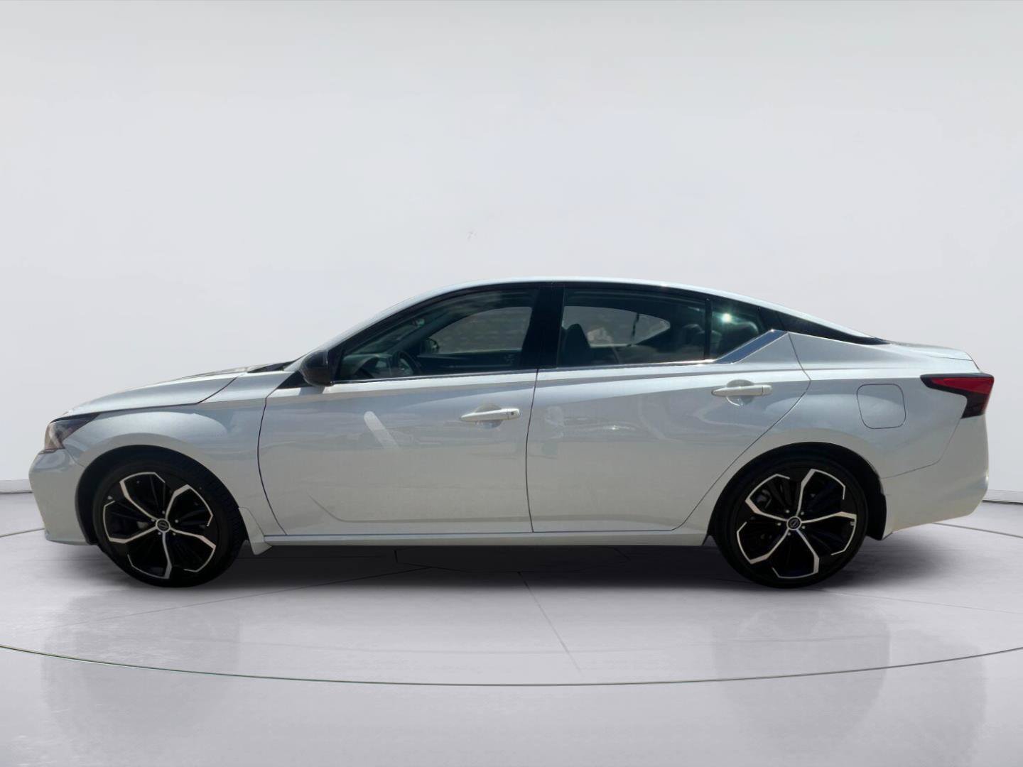 Used 2025 Nissan Altima 2.5 SR FWD image 6