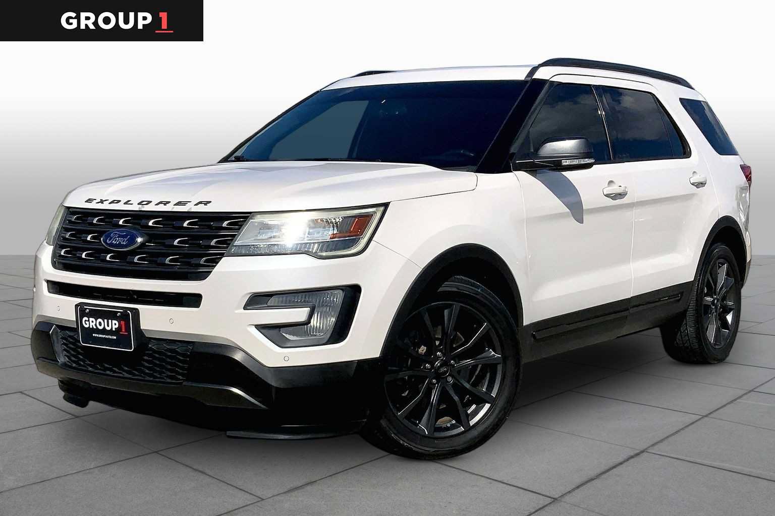 Used 2017 Ford Explorer XLT w/ Equipment Group 202A FWD image 1
