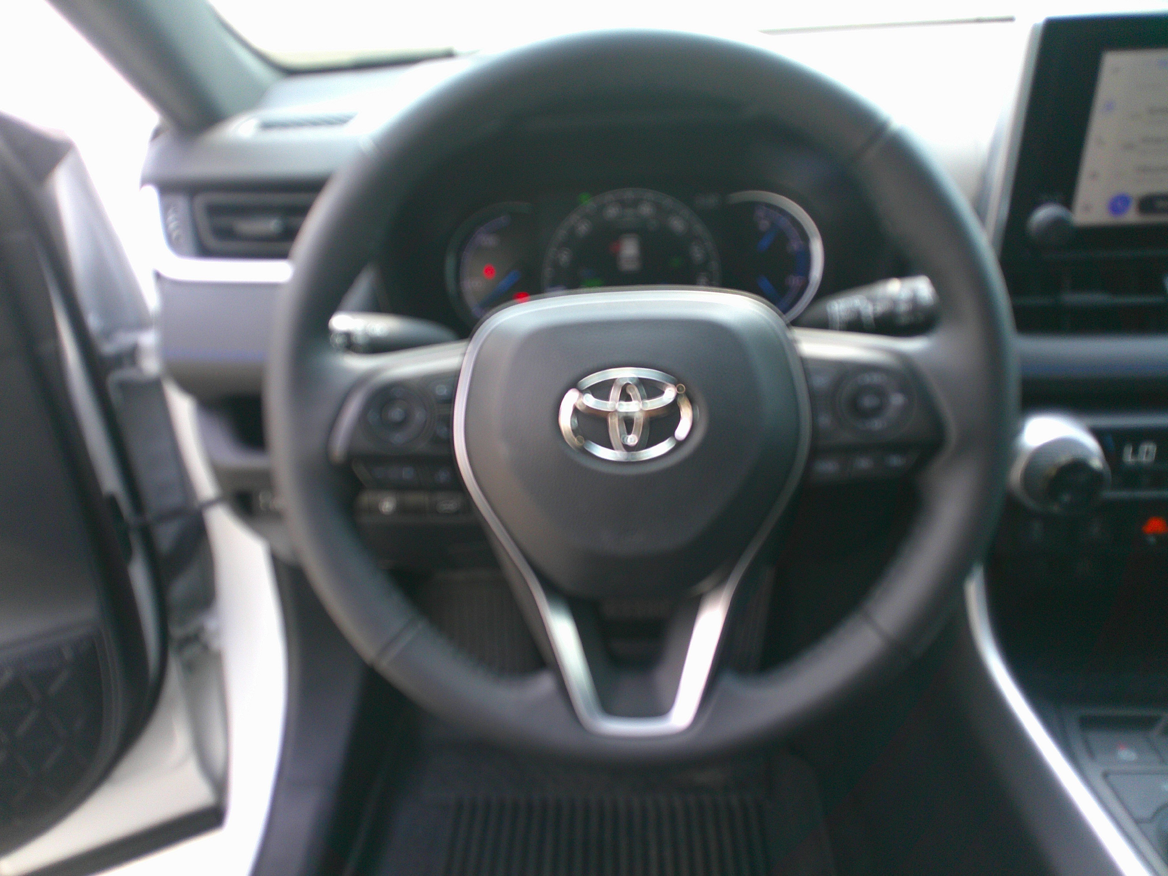 Used 2023 Toyota RAV4 SE w/ Convenience Package image 19