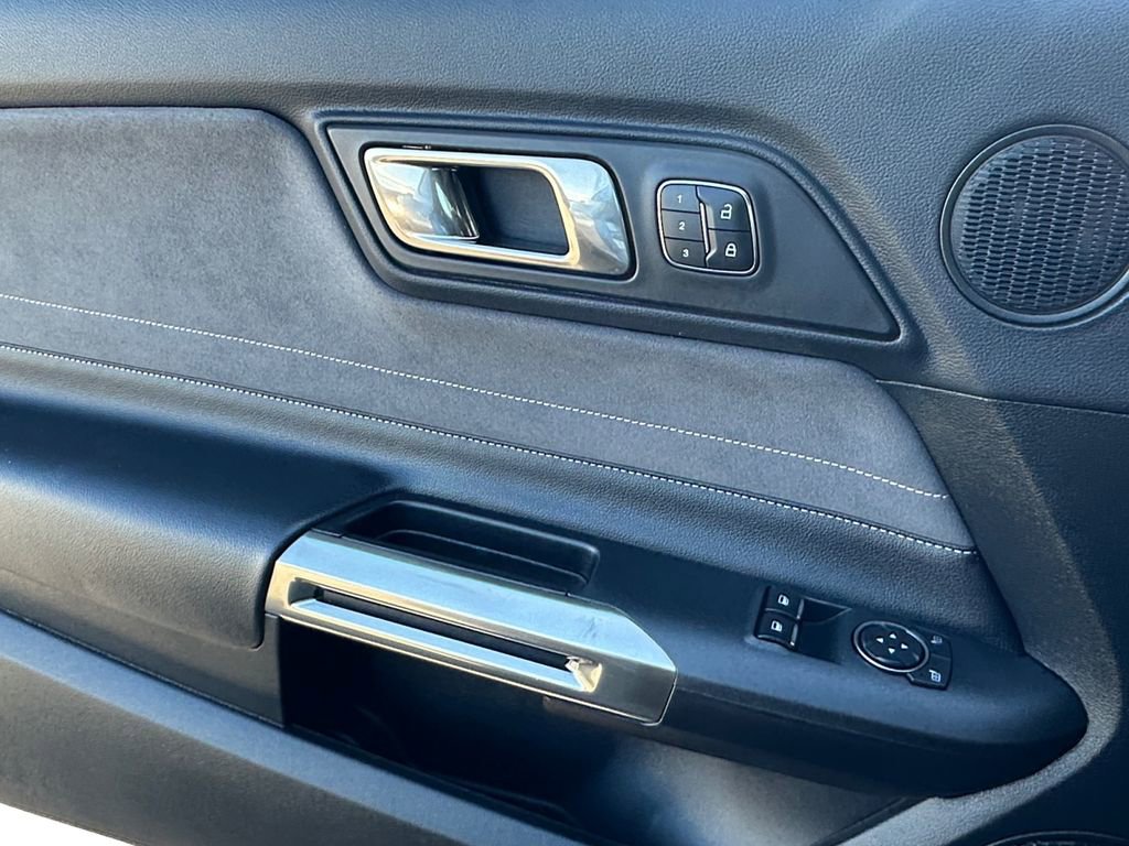 Used 2019 Ford Mustang Shelby GT350 w/ Technology Package image 11