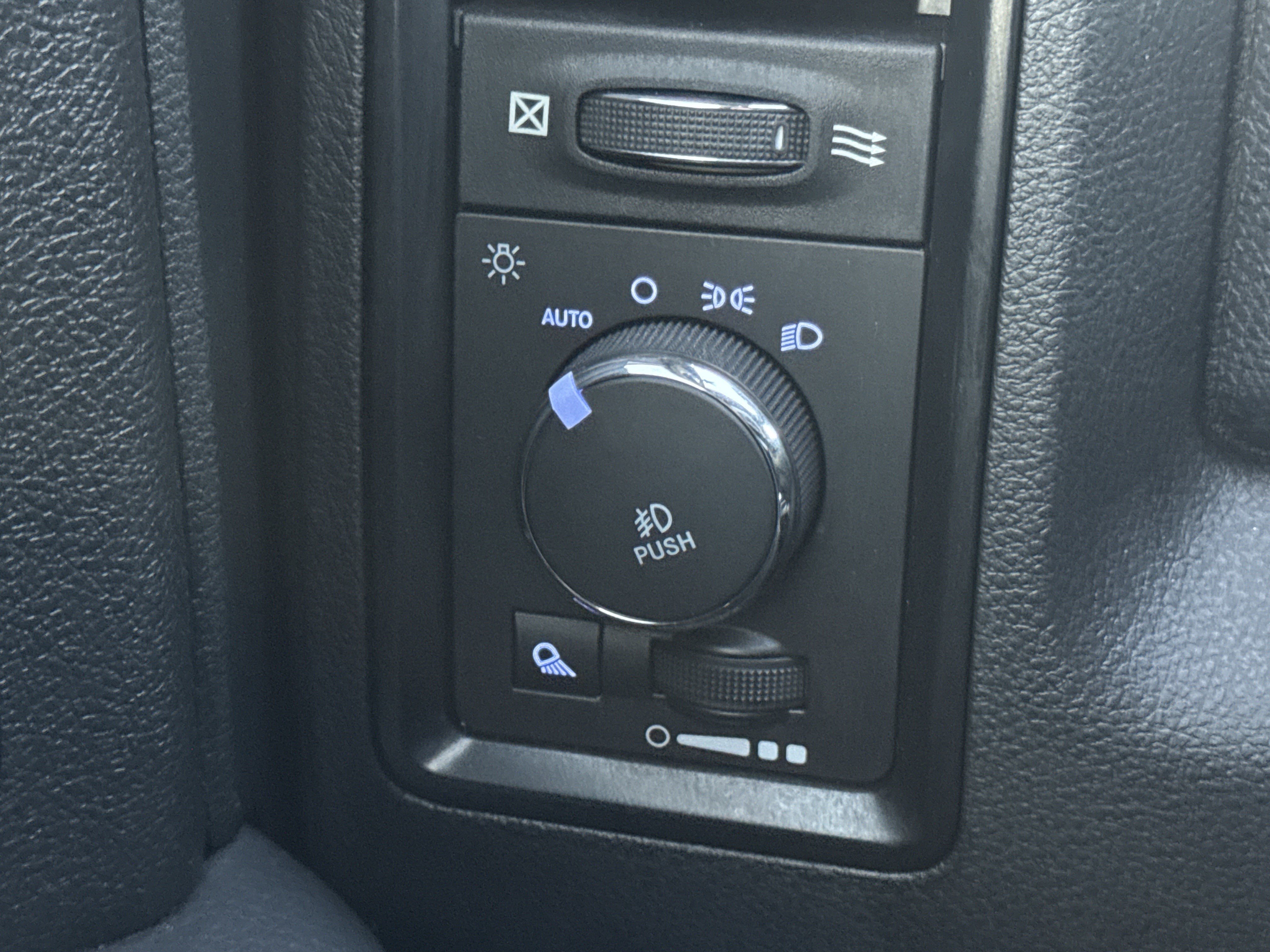 Used 2017 RAM 1500 Rebel w/ Luxury Group image 17