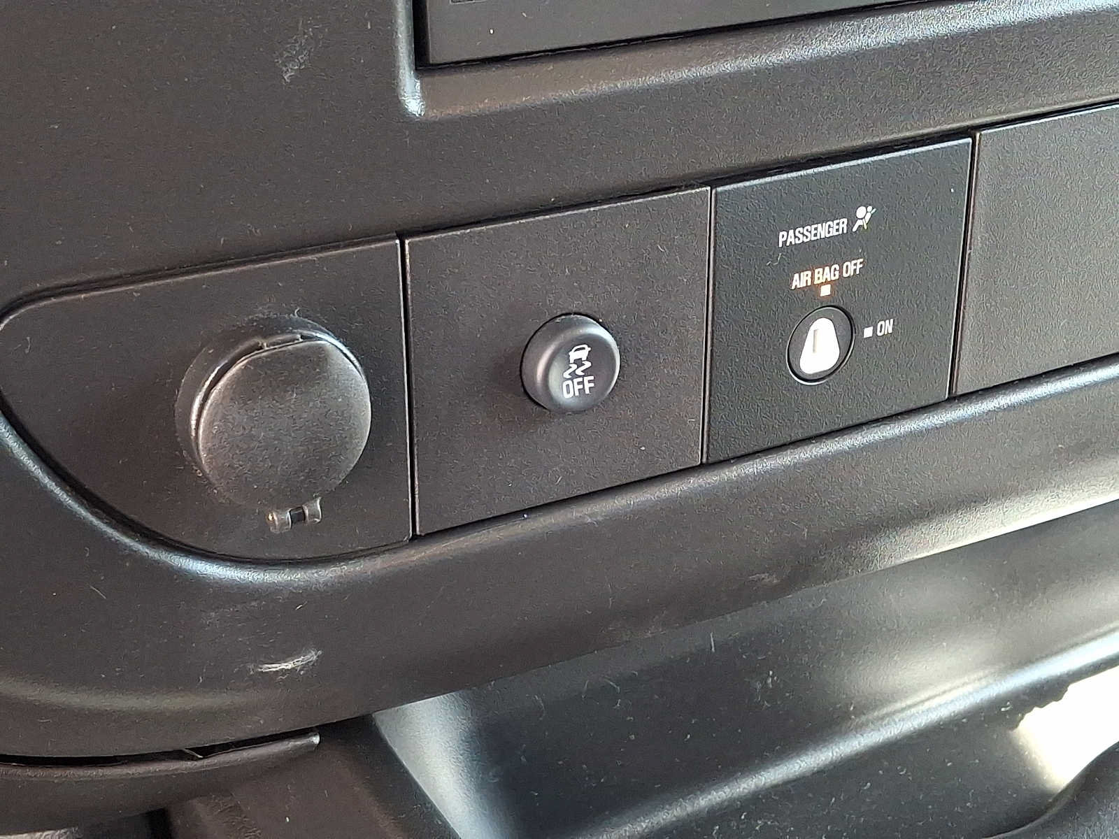 Used 2025 Chevrolet Express 2500 w/ Driver Convenience Package RWD image 21