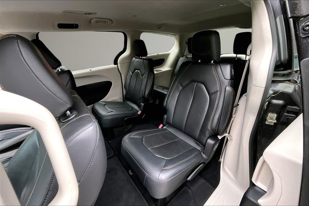 Used 2020 Chrysler Pacifica Touring-L FWD image 22