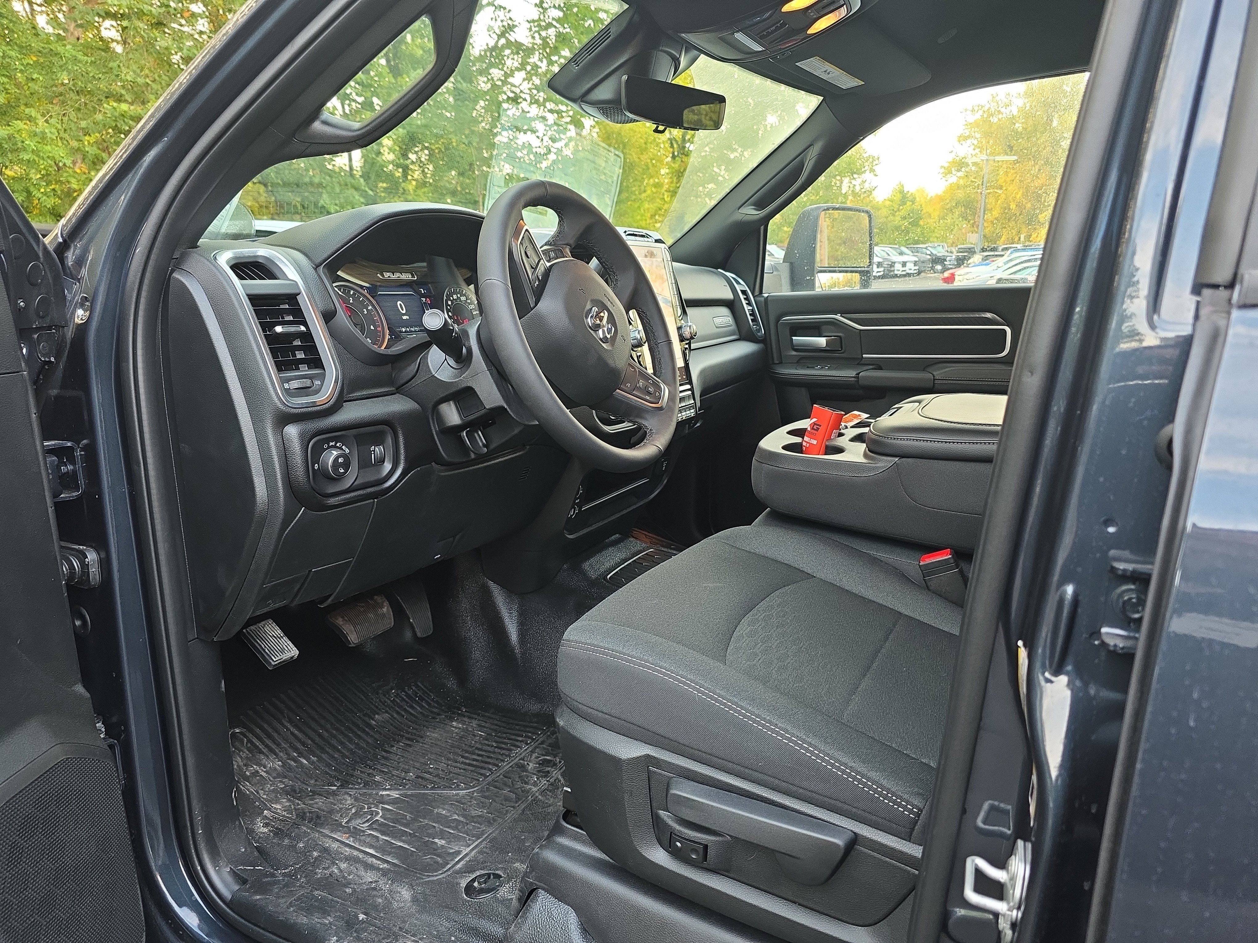 New 2026 RAM 5500 4x4 Crew Cab image 4