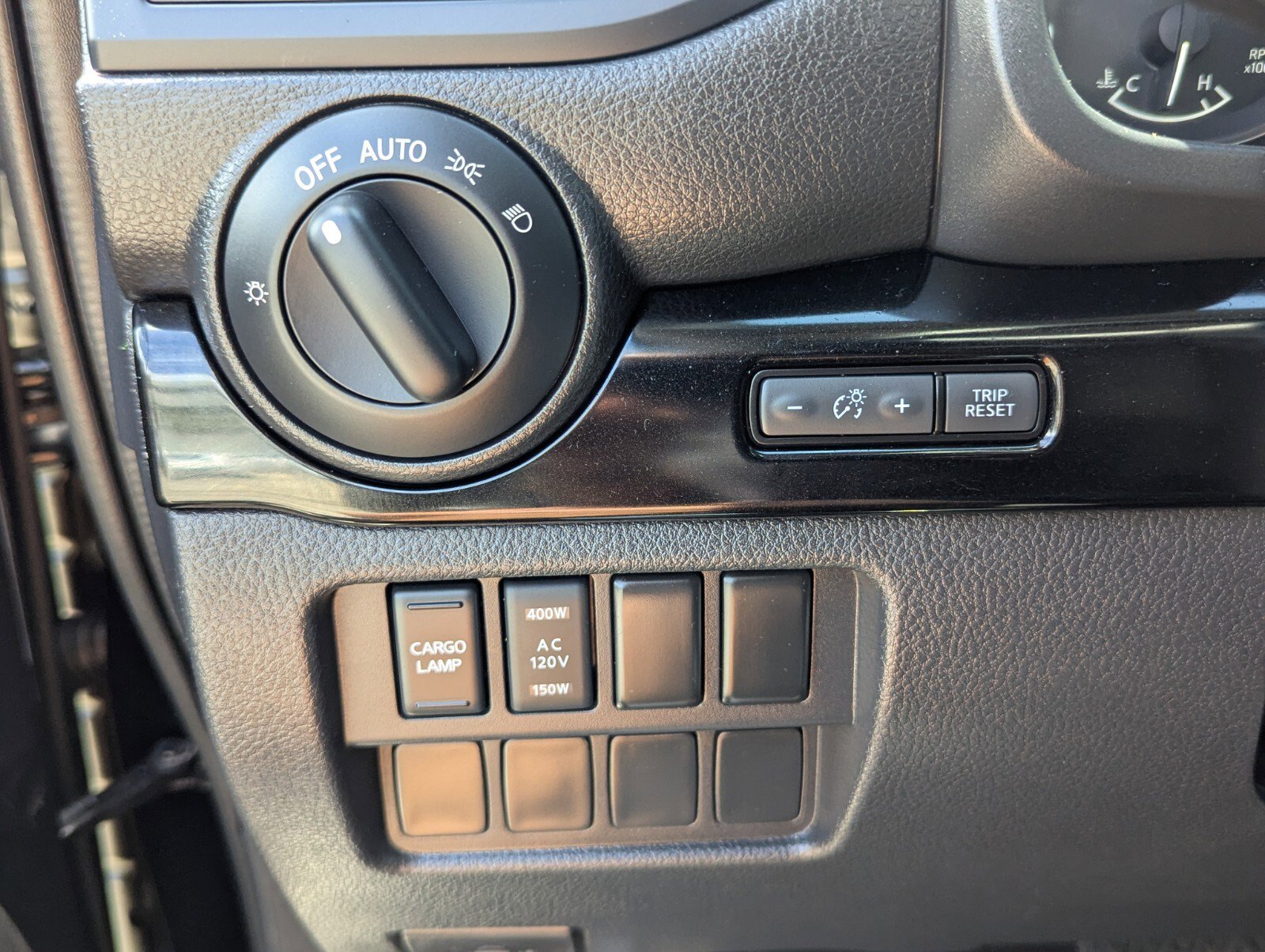 Certified 2023 Nissan Titan SV w/ SV Convenience Package AWD/4WD image 38