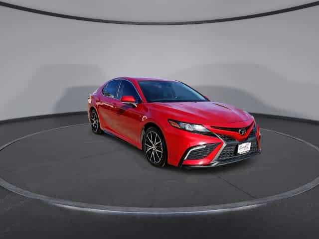 Used 2022 Toyota Camry SE FWD image 2