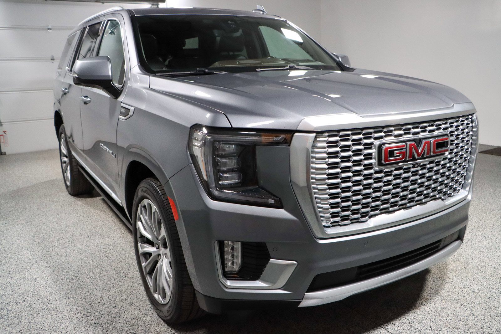 Used 2021 GMC Yukon Denali w/ Denali Premium Package image 5