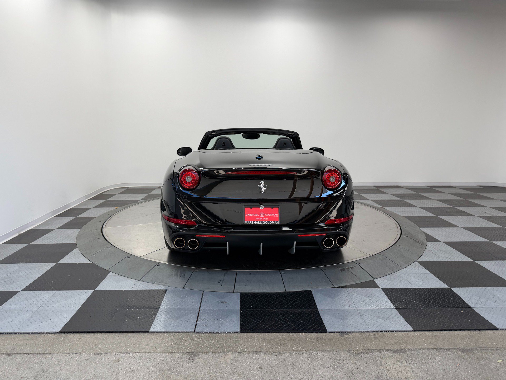 Used 2016 Ferrari California T RWD image 8