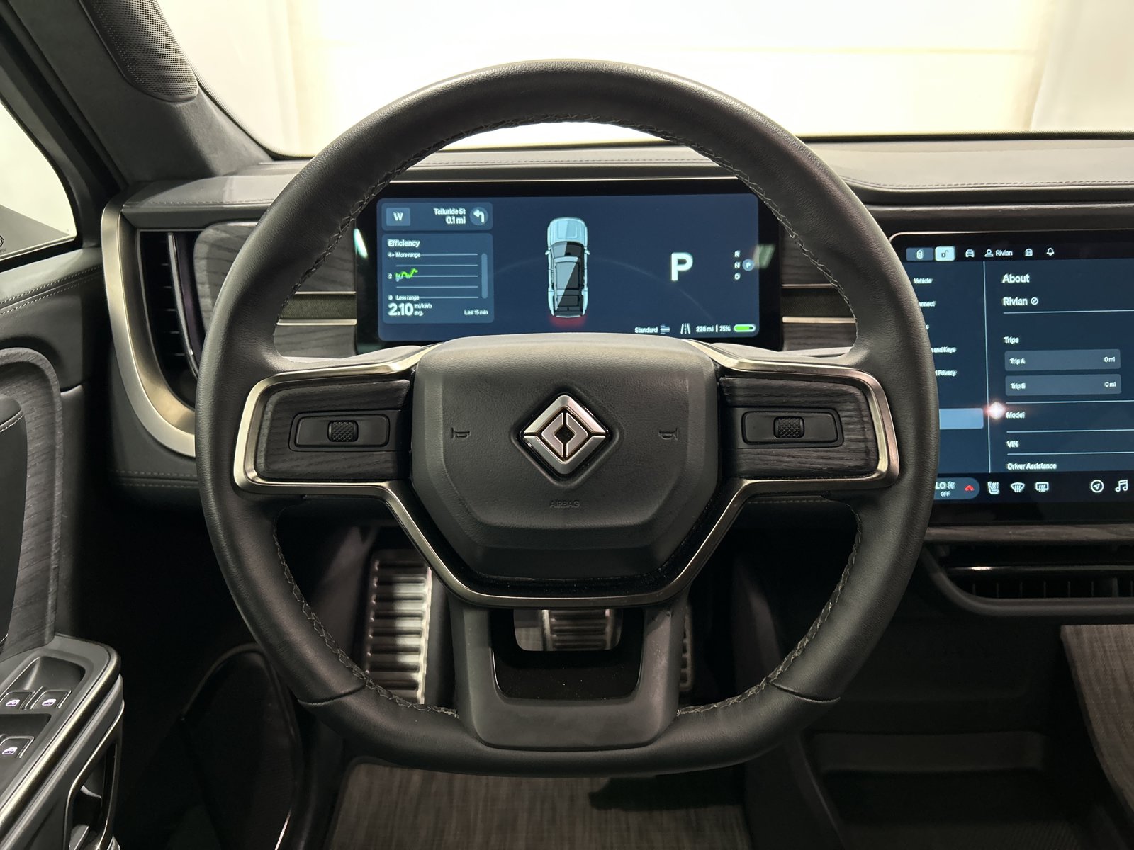 Used 2024 Rivian R1S Adventure AWD/4WD image 28
