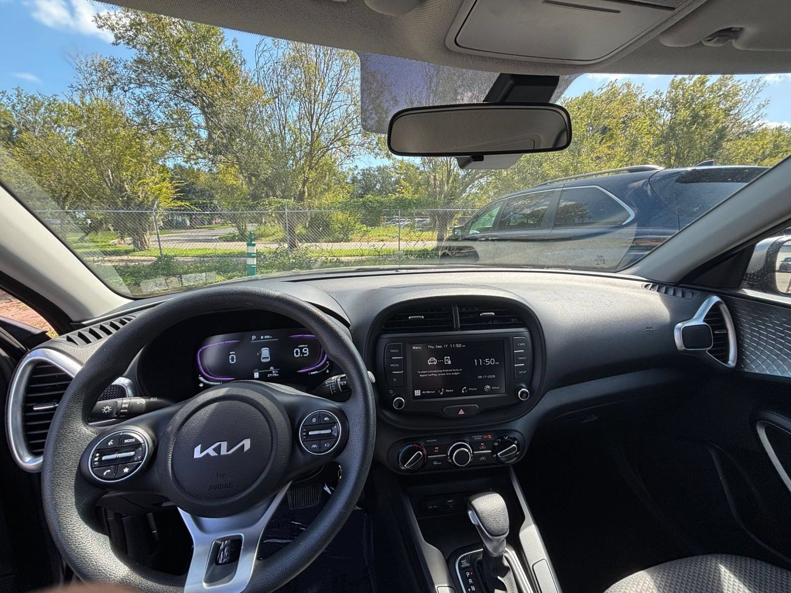 Used 2025 Kia Soul LX w/ LX Technology Package FWD image 30