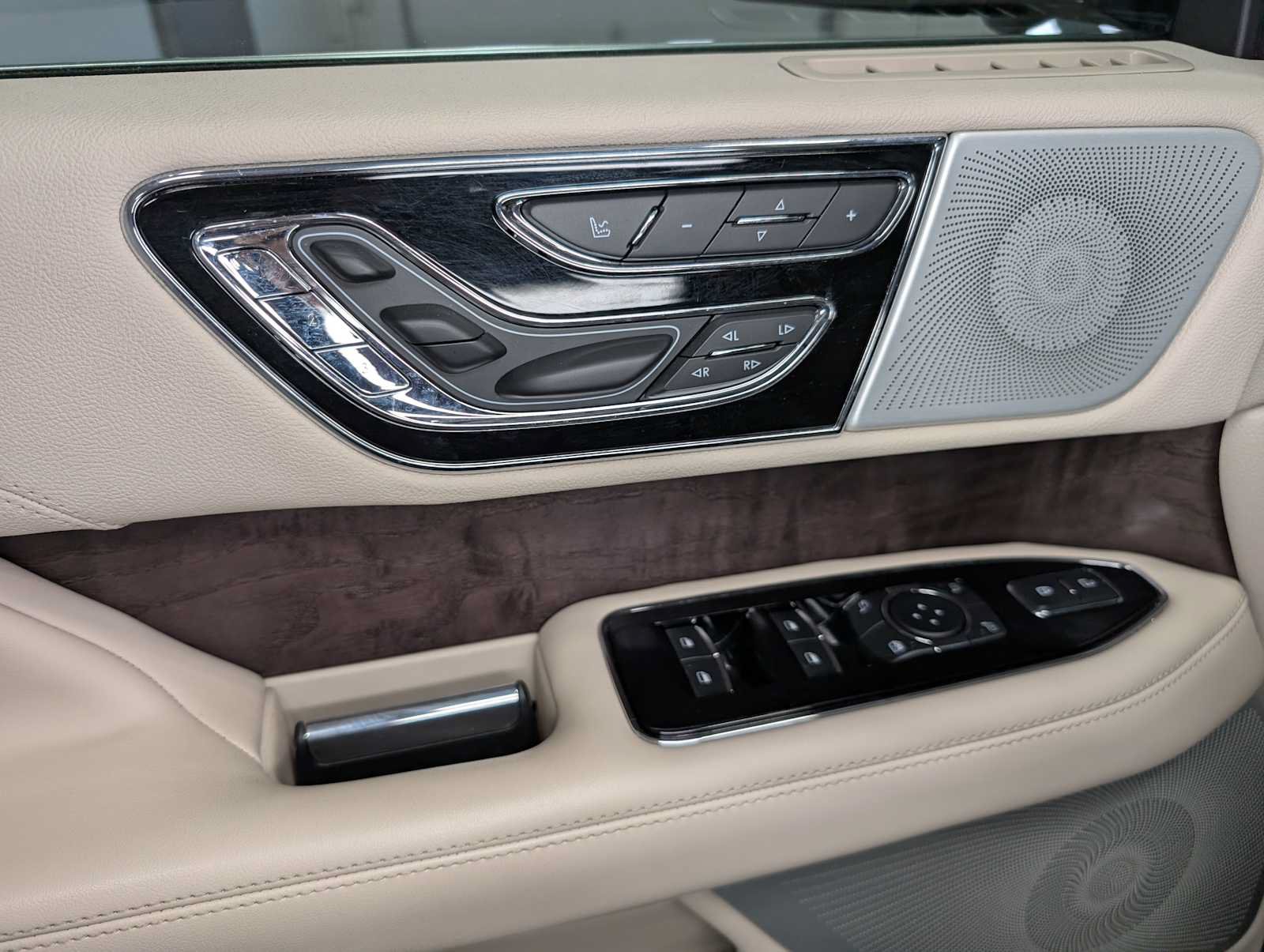 Used 2020 Lincoln Navigator Reserve w/ Luxury Package AWD/4WD image 41
