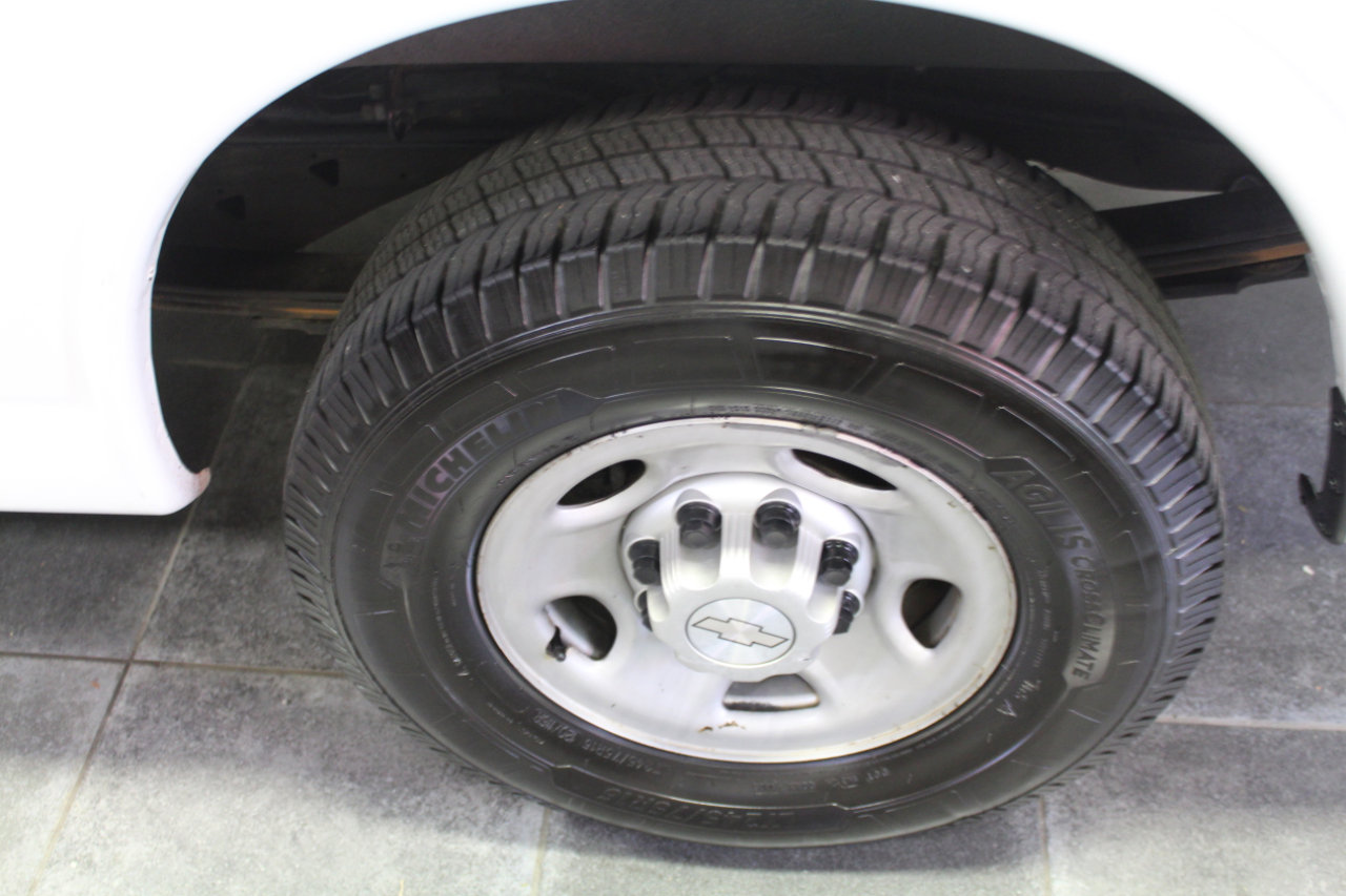 Used 2018 Chevrolet Express 2500 RWD 2500 135 w/ Driver Convenience Package image 28