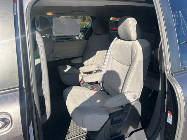 Used 2024 Toyota Sienna LE image 16