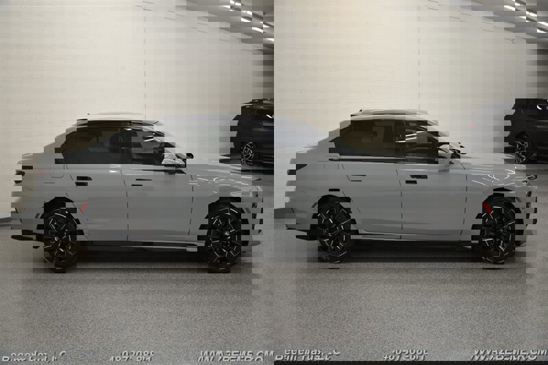 Used 2023 BMW 740i w/ Parking Assistance Package RWD image 7